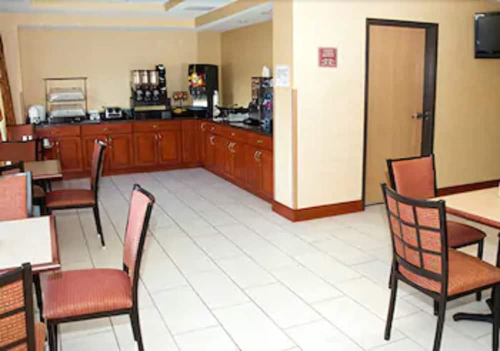 Quality Inn Near Interstate I94 ニュー・バッファロー エクステリア 写真